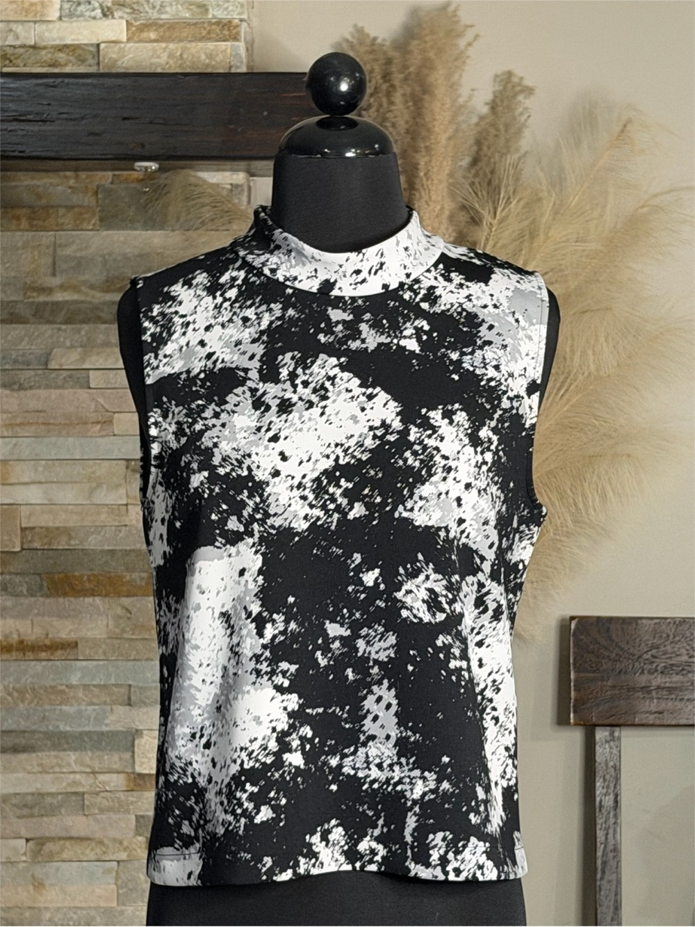 Vince Camuto Black & White Abstract Mock Neck Tank